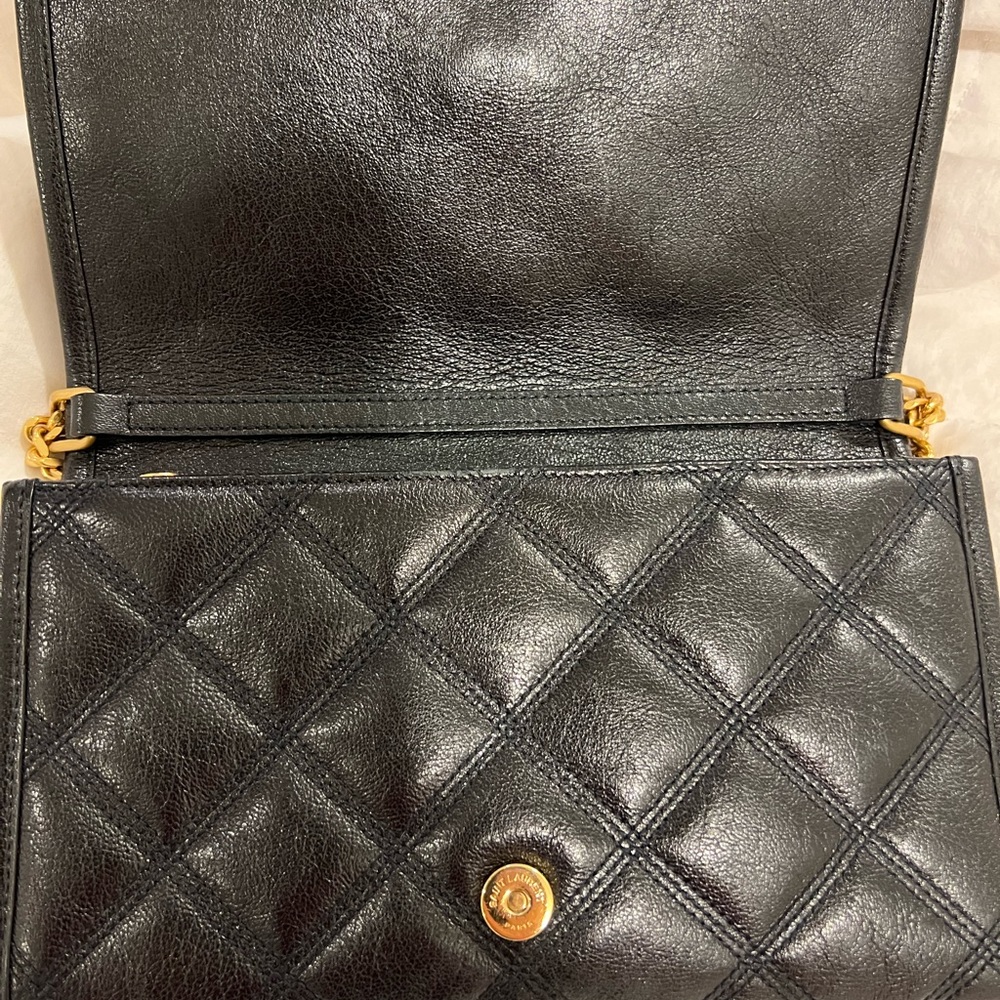 Handbags - Picture 3 of 7